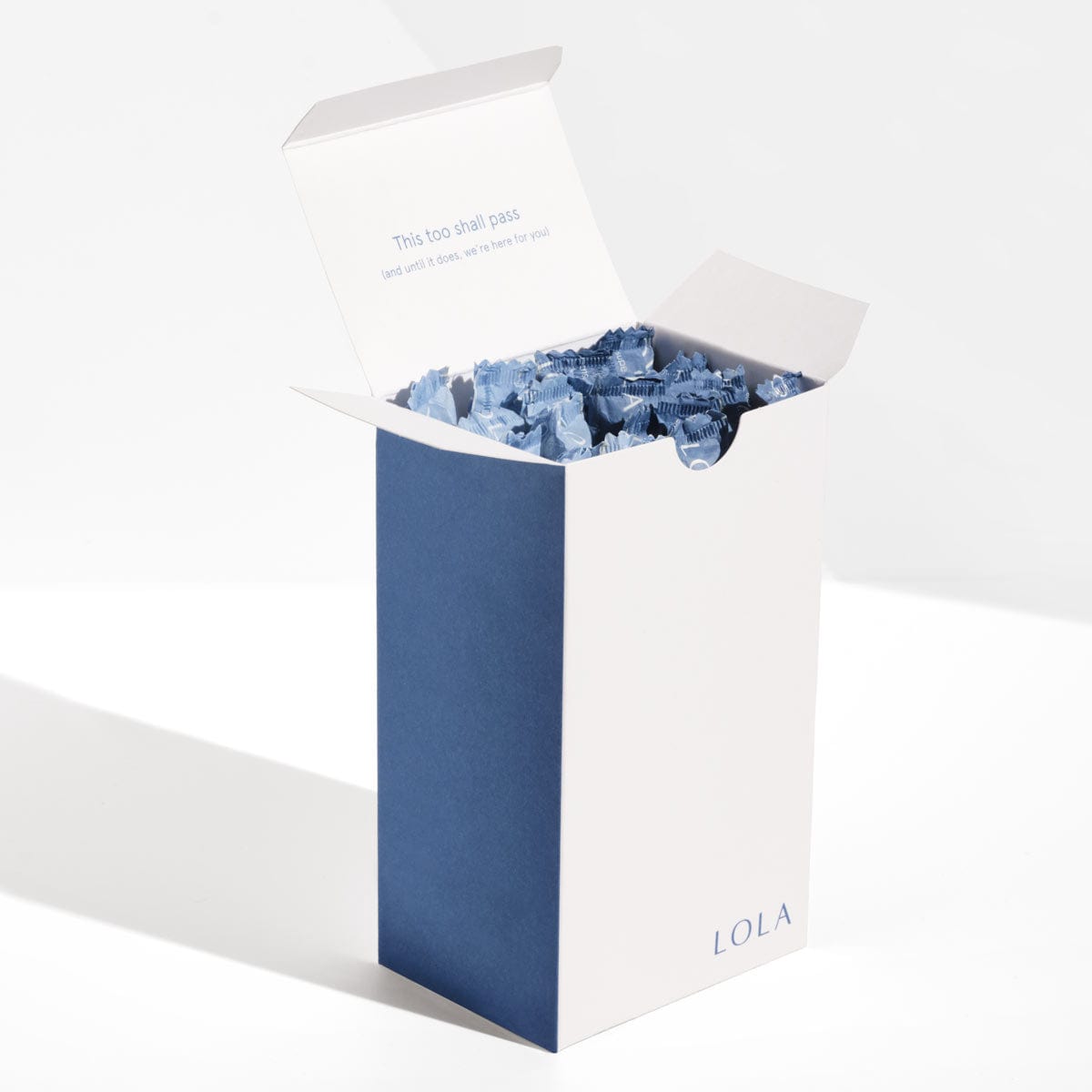 Cardboard applicator tampons | Side view of the cardboard applicator tampons in packaging
